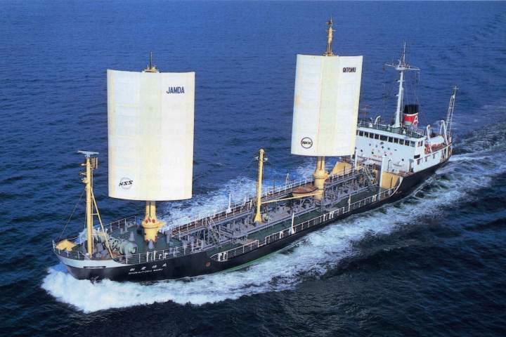 Jamda; Die Shin Aitoku Maru war das erste Motorschiff mit Hilfssegelsystem seit dem Ende der historischen Frachtsegler.